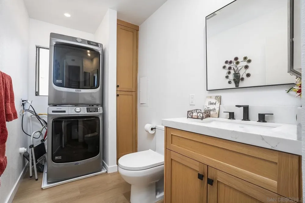 7426 Caminito Carloltta San Diego, CA 92120