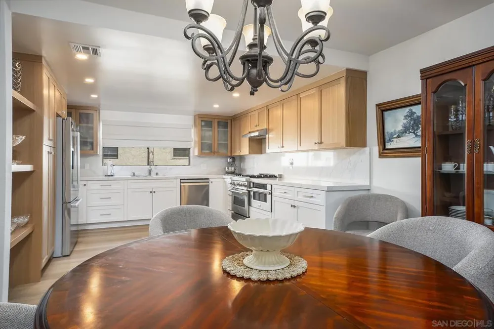 7426 Caminito Carloltta San Diego, CA 92120