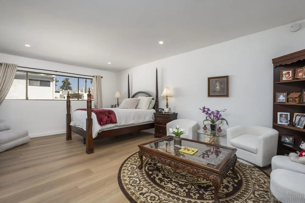 7426 Caminito Carloltta San Diego, CA 92120