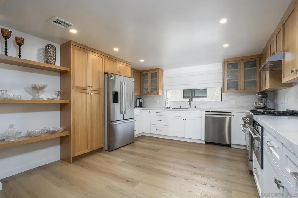 7426 Caminito Carloltta San Diego, CA 92120