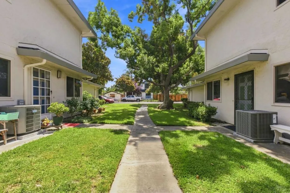 243 E Latimer Avenue #4 Campbell, CA 95008