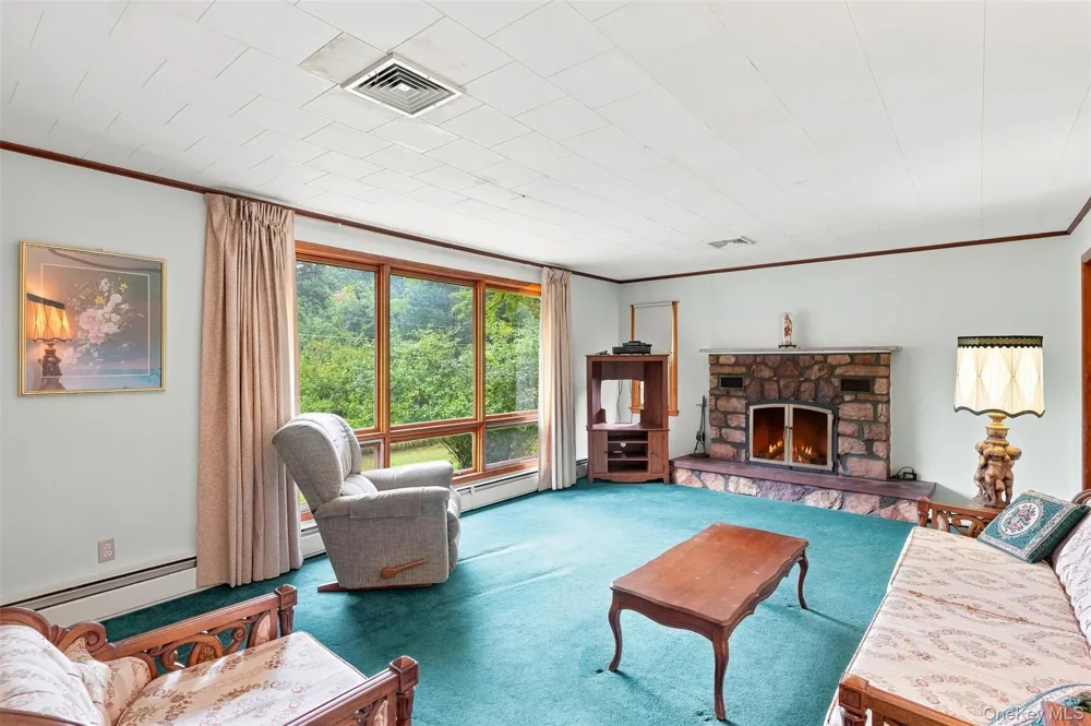31 Red Barn Road Pine Bush, NY 12566