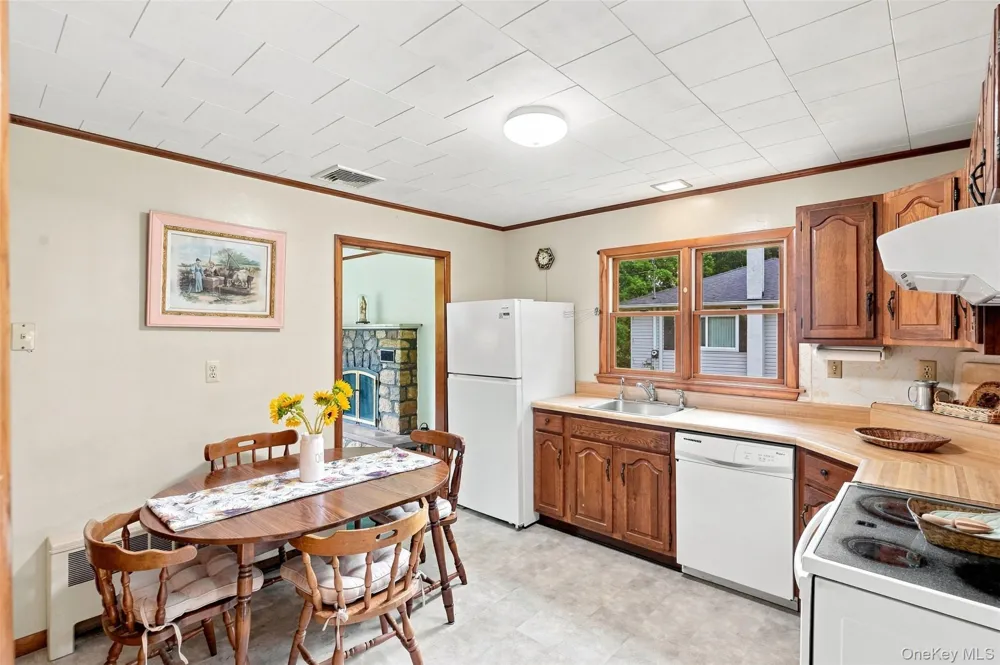 31 Red Barn Road Pine Bush, NY 12566