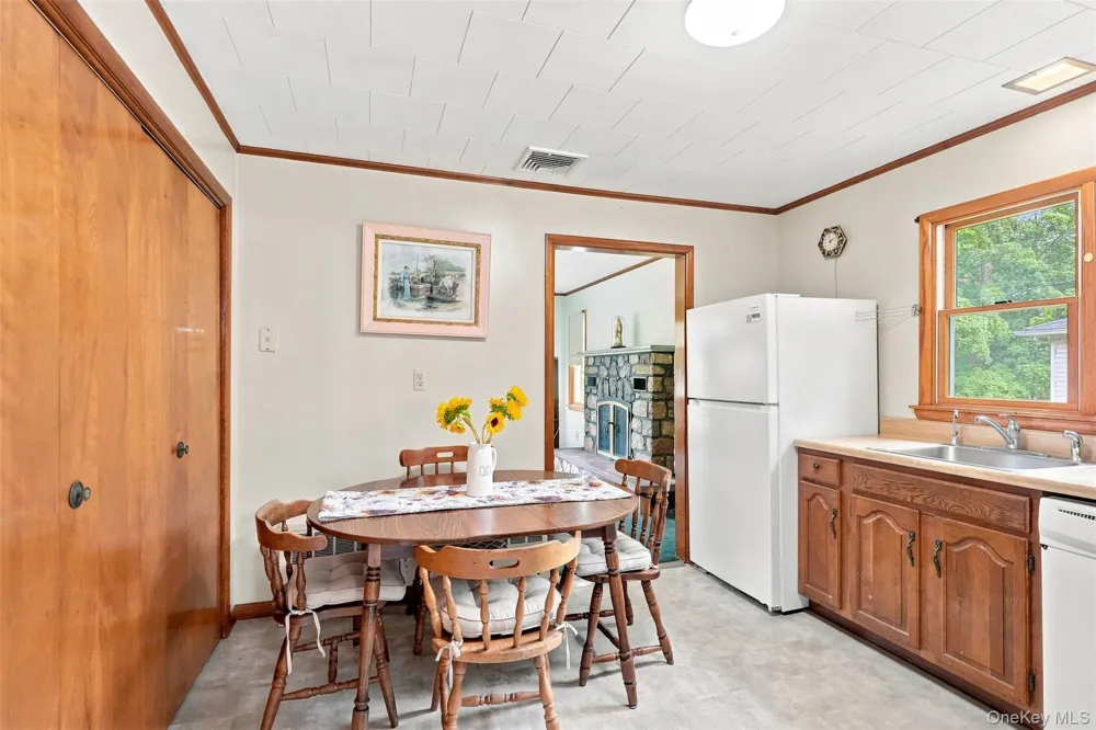 31 Red Barn Road Pine Bush, NY 12566