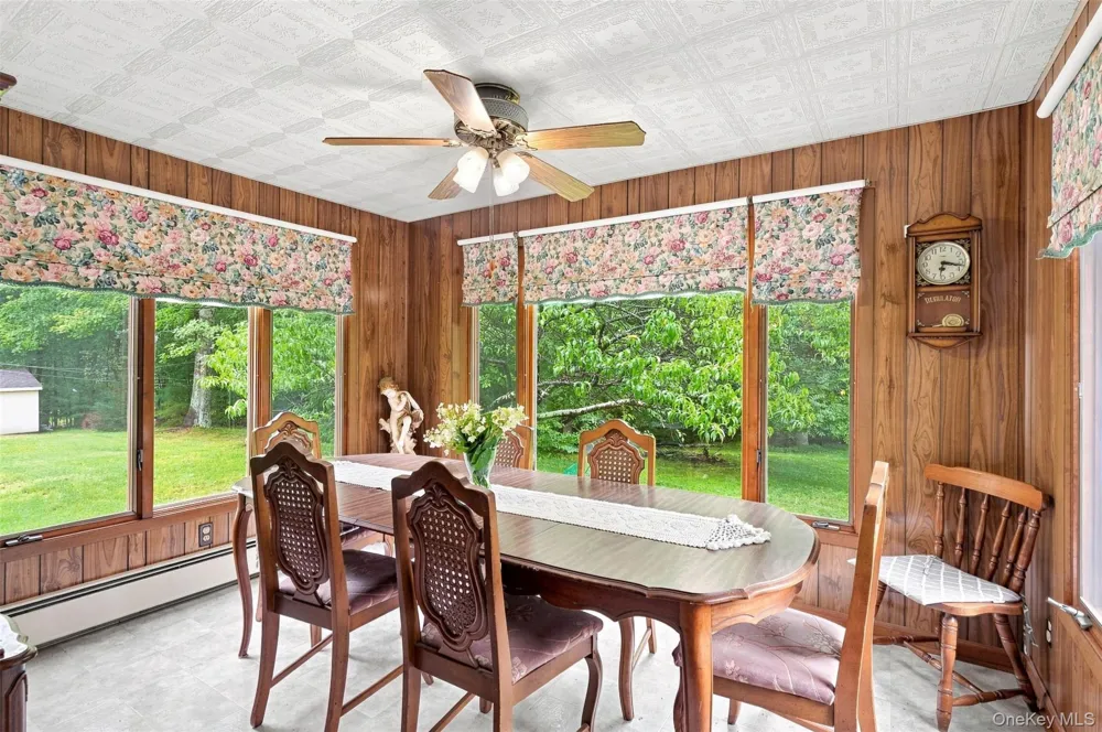 31 Red Barn Road Pine Bush, NY 12566