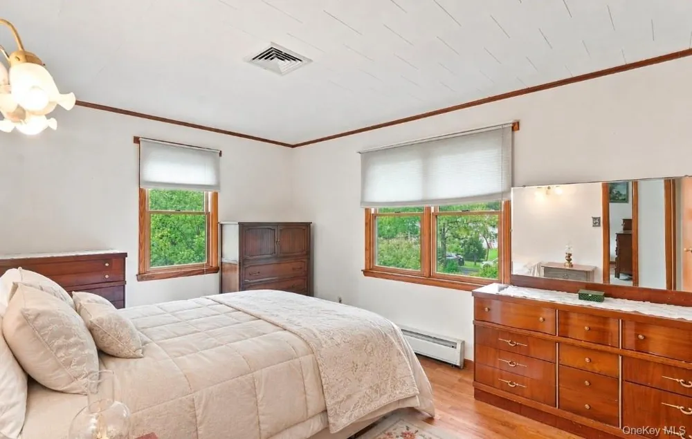 31 Red Barn Road Pine Bush, NY 12566