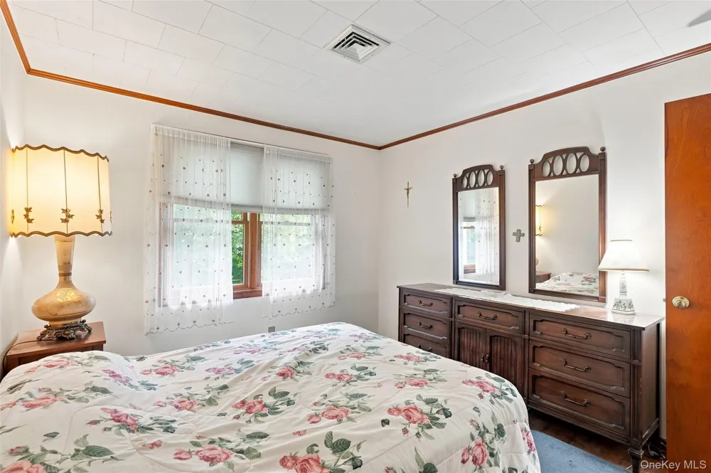 31 Red Barn Road Pine Bush, NY 12566
