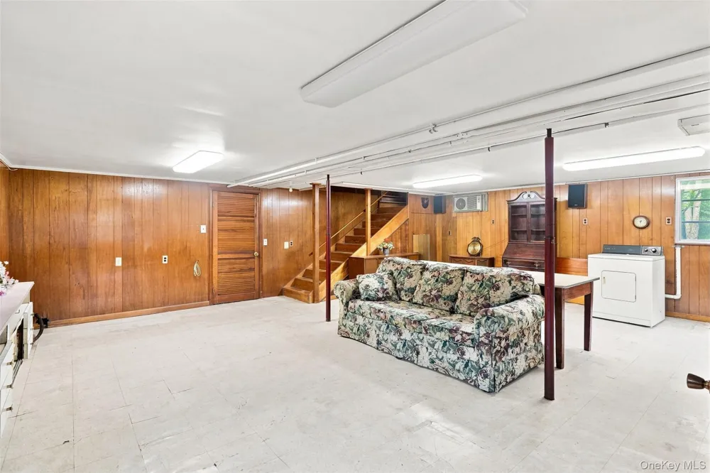 31 Red Barn Road Pine Bush, NY 12566