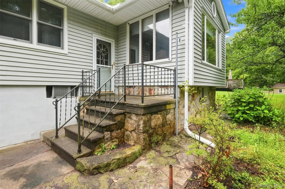 31 Red Barn Road Pine Bush, NY 12566