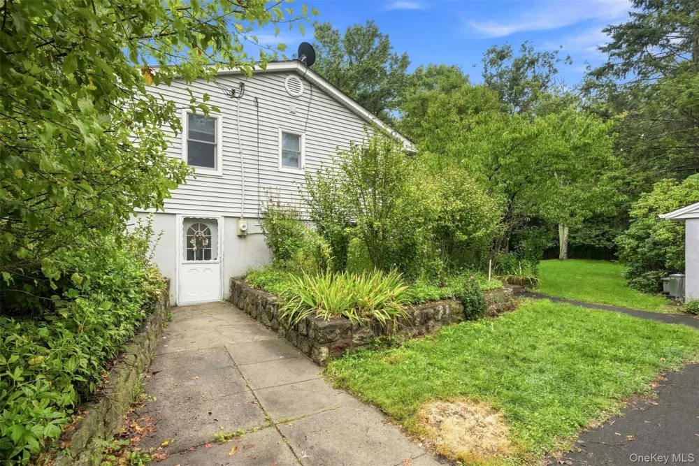 31 Red Barn Road Pine Bush, NY 12566