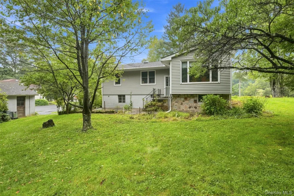 31 Red Barn Road Pine Bush, NY 12566