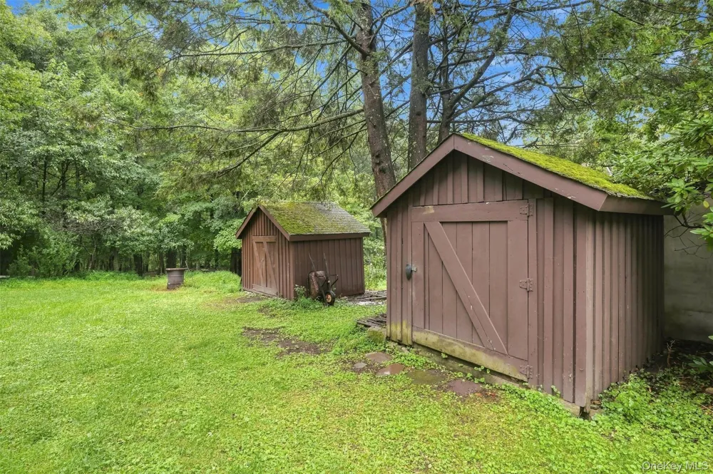 31 Red Barn Road Pine Bush, NY 12566