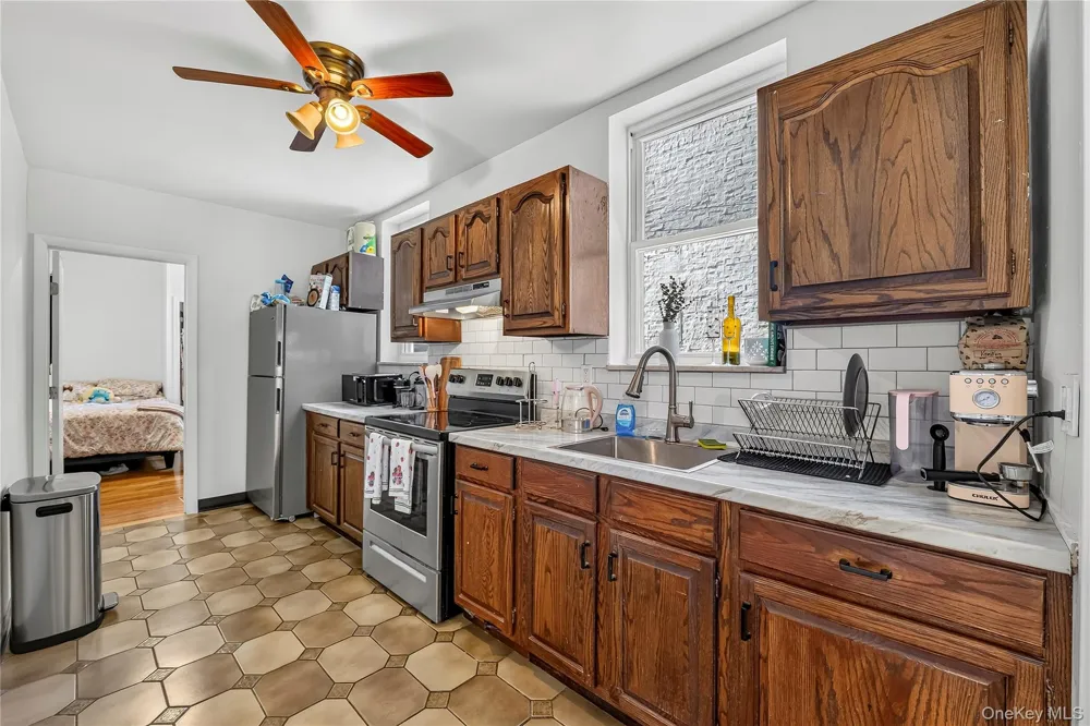 2476 Arthur Avenue Bronx, NY 10458
