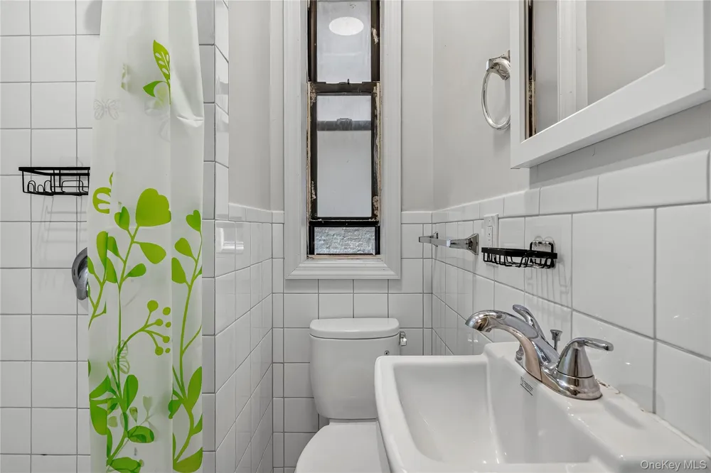 2476 Arthur Avenue Bronx, NY 10458