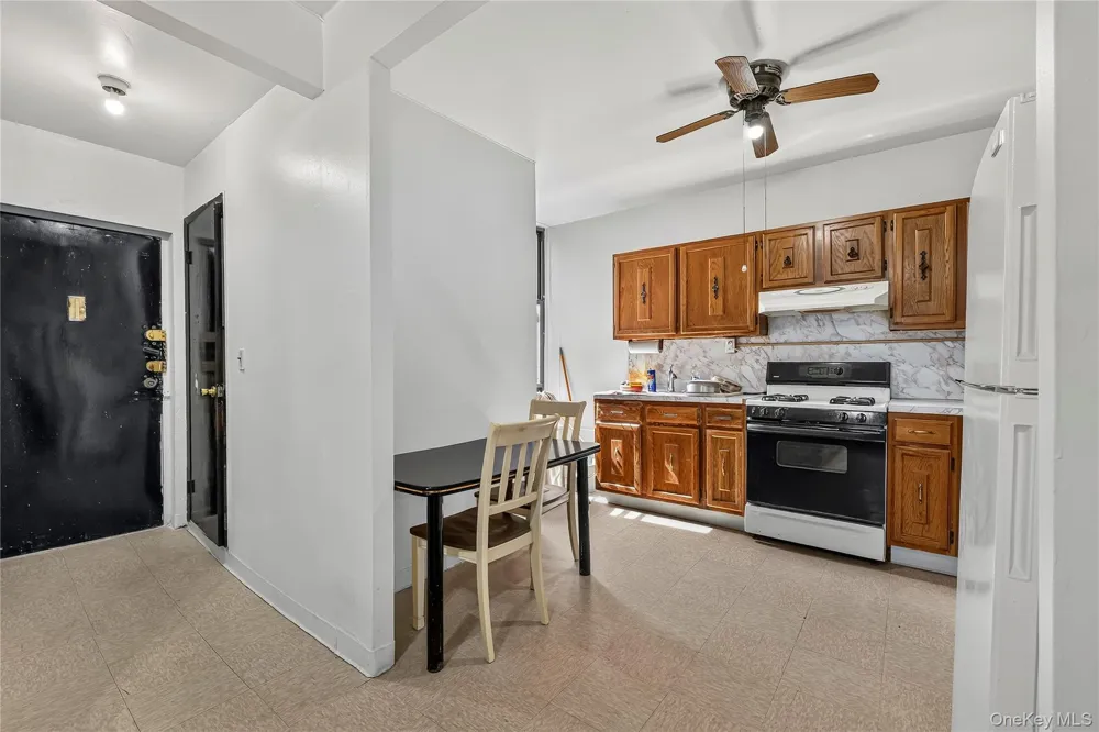 2476 Arthur Avenue Bronx, NY 10458