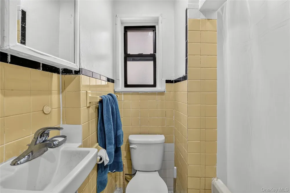 2476 Arthur Avenue Bronx, NY 10458