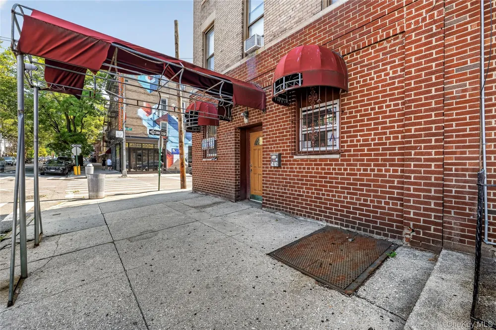 2476 Arthur Avenue Bronx, NY 10458