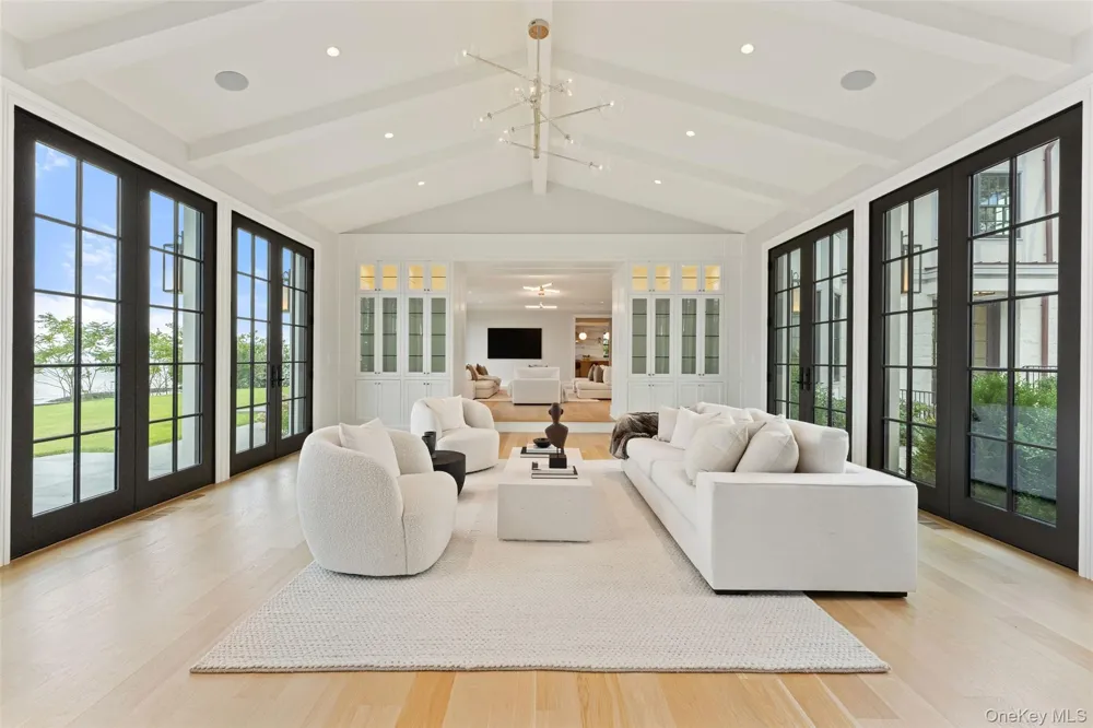 104 Premium Point Mamaroneck, NY 10801