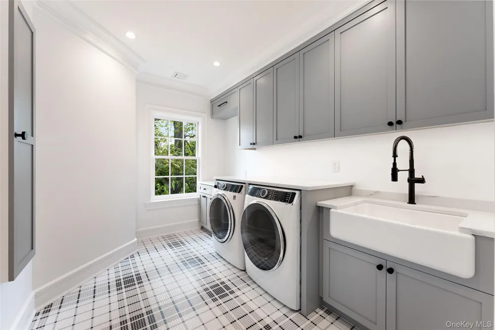 104 Premium Point Mamaroneck, NY 10801