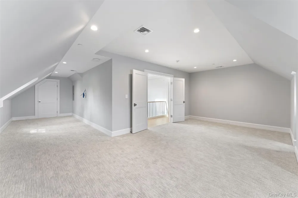 104 Premium Point Mamaroneck, NY 10801