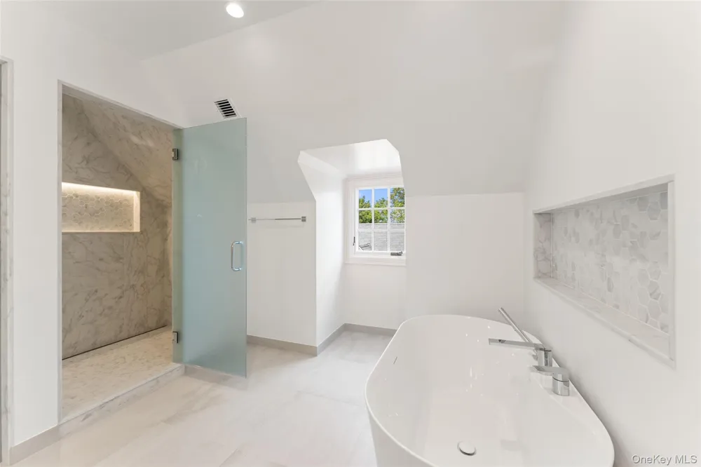 104 Premium Point Mamaroneck, NY 10801