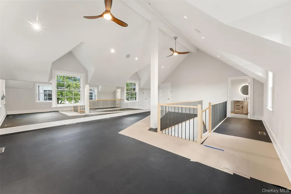 104 Premium Point Mamaroneck, NY 10801