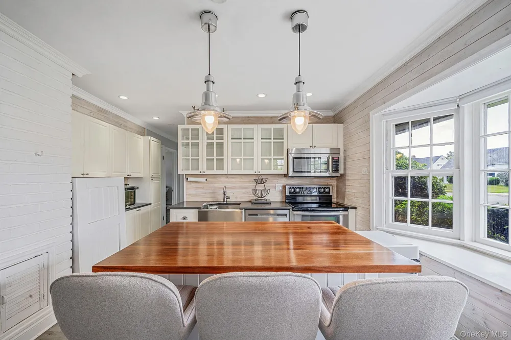 90 TWIN LANE Wantagh, NY 11793