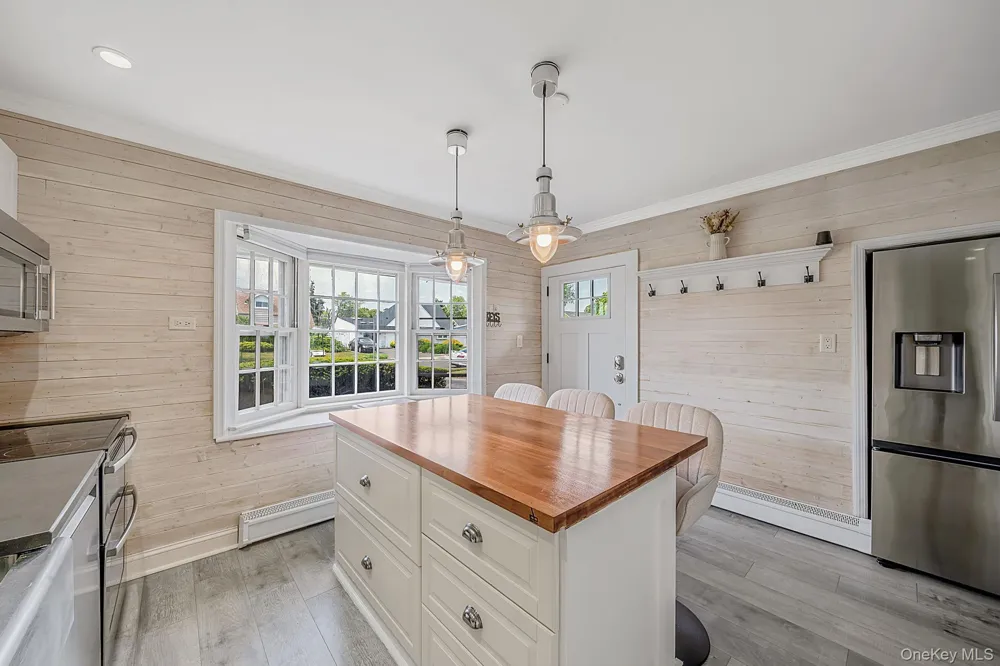 90 TWIN LANE Wantagh, NY 11793