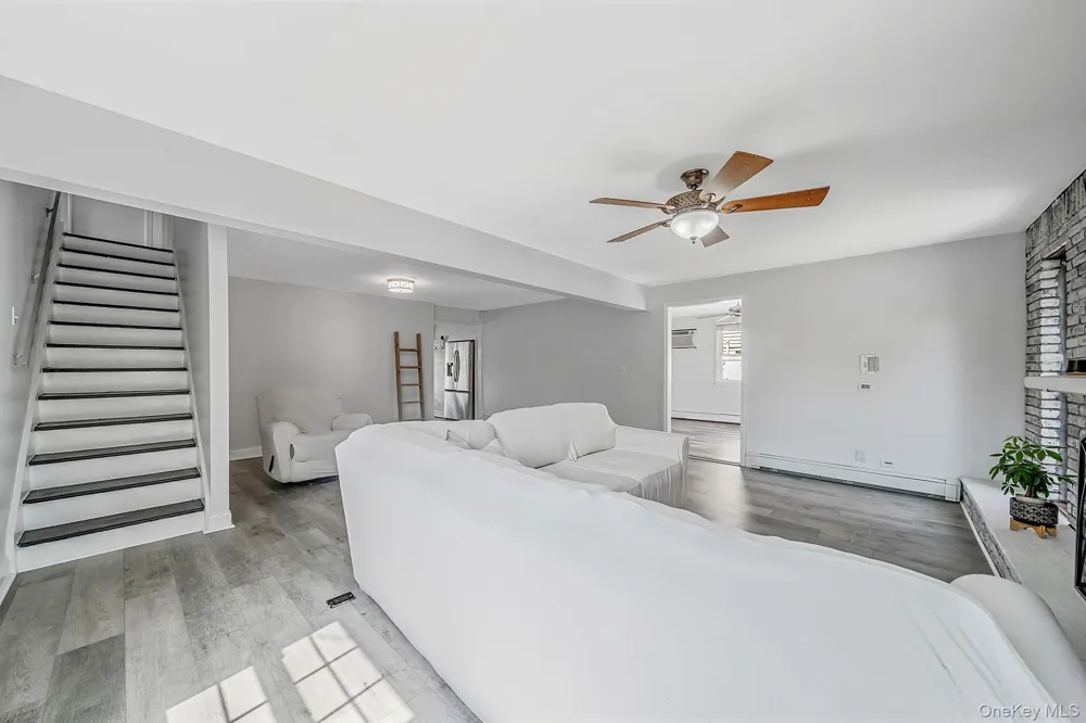 90 TWIN LANE Wantagh, NY 11793