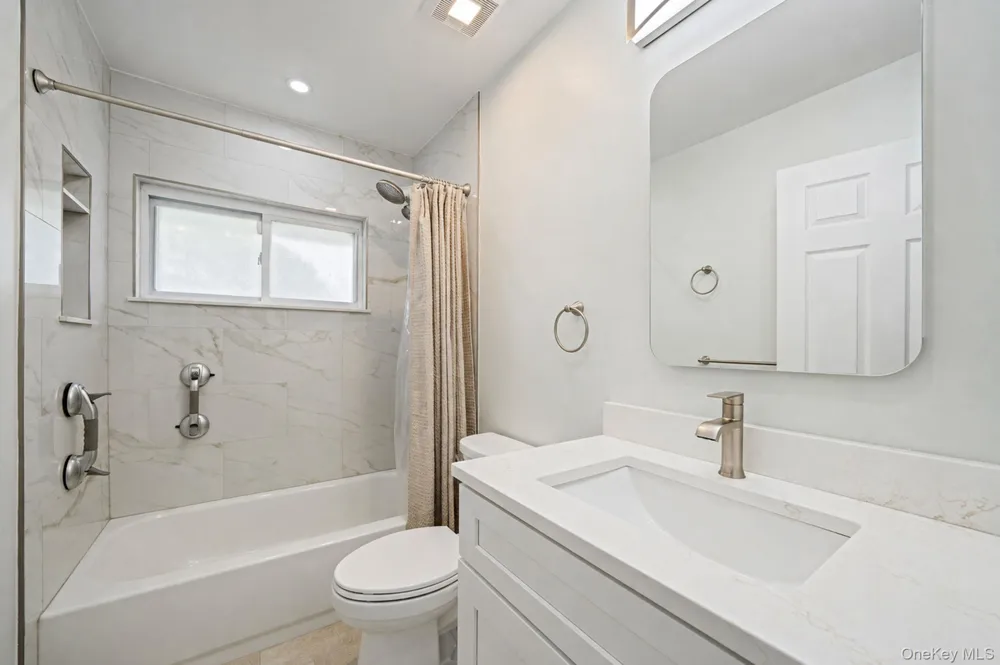 90 TWIN LANE Wantagh, NY 11793
