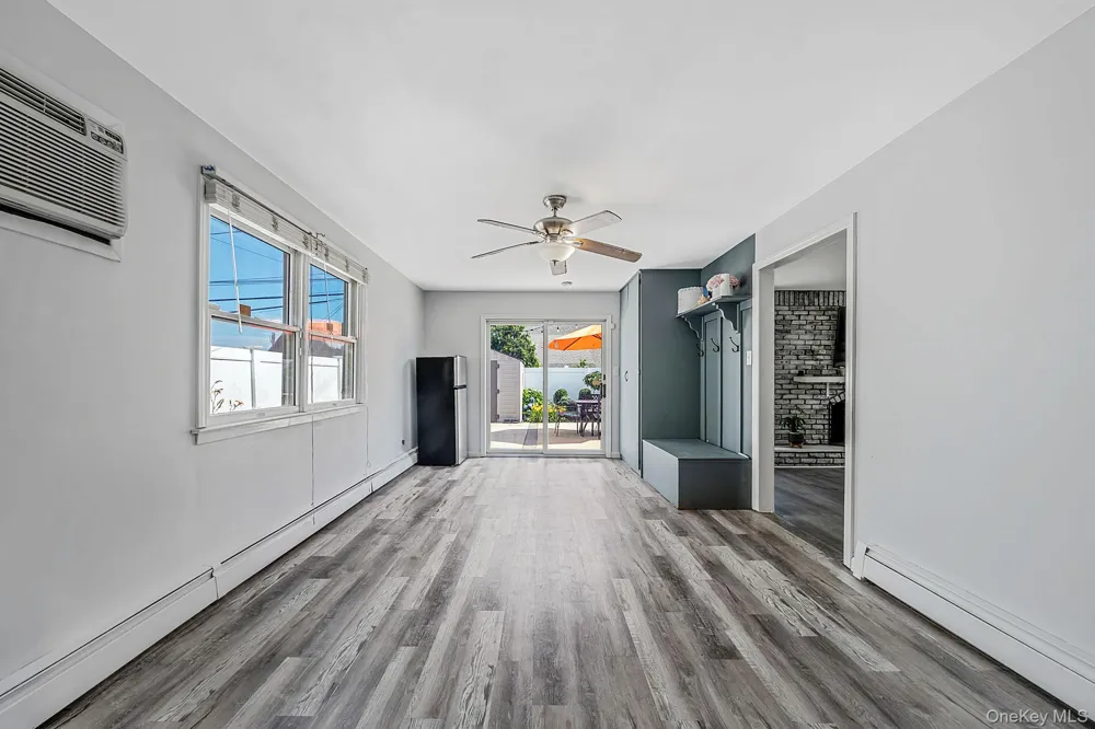 90 TWIN LANE Wantagh, NY 11793