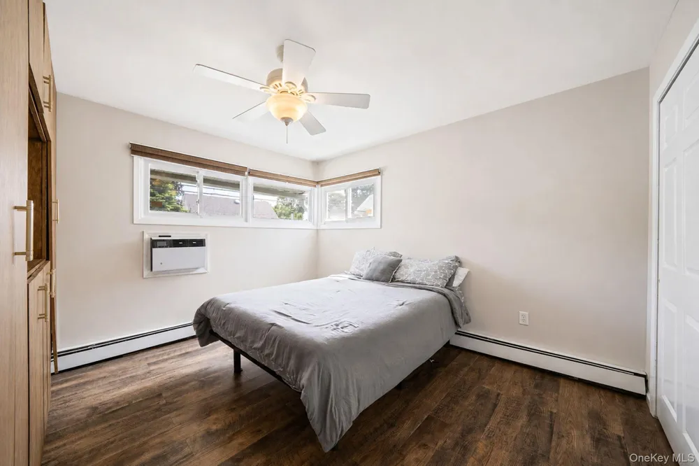 90 TWIN LANE Wantagh, NY 11793