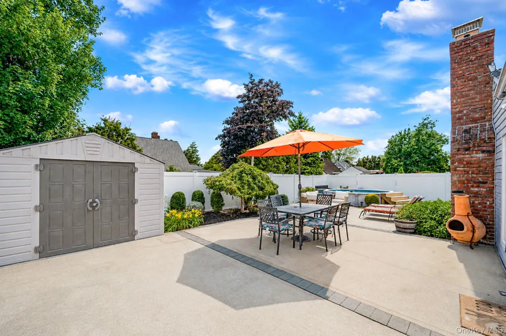 90 TWIN LANE Wantagh, NY 11793