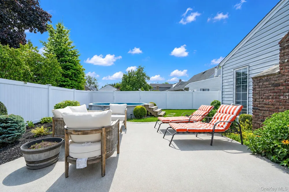 90 TWIN LANE Wantagh, NY 11793