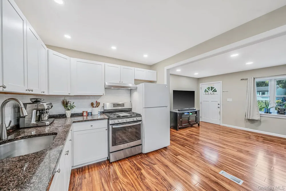 12 Allanwood Drive Shirley, NY 11967