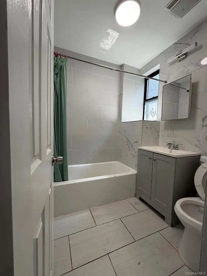 21519 Jamaica Jamaica Queens Village North, NY 11428
