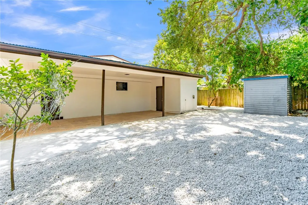 3300 SW 40th Ave West Park, FL 33023