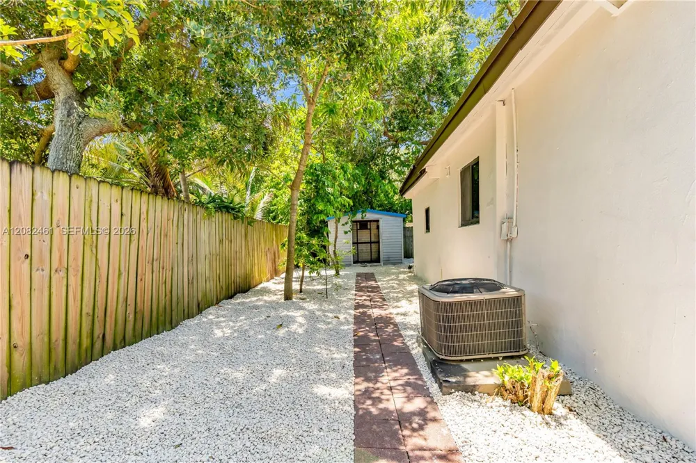 3300 SW 40th Ave West Park, FL 33023