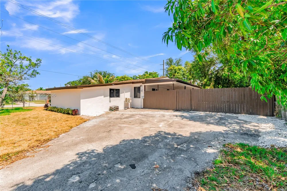 3300 SW 40th Ave West Park, FL 33023