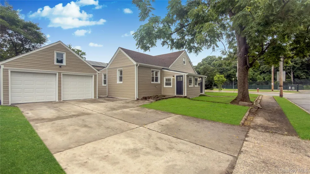 1180 Woodfield Road Rockville Centre, NY 11570