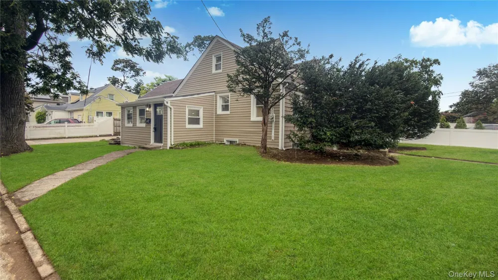 1180 Woodfield Road Rockville Centre, NY 11570