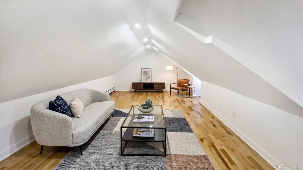 1180 Woodfield Road Rockville Centre, NY 11570