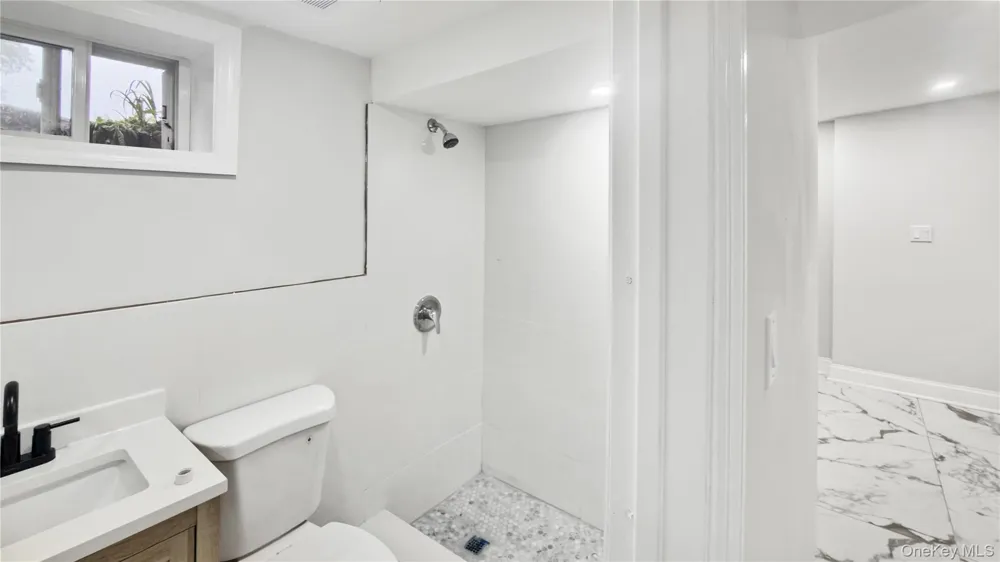 1180 Woodfield Road Rockville Centre, NY 11570