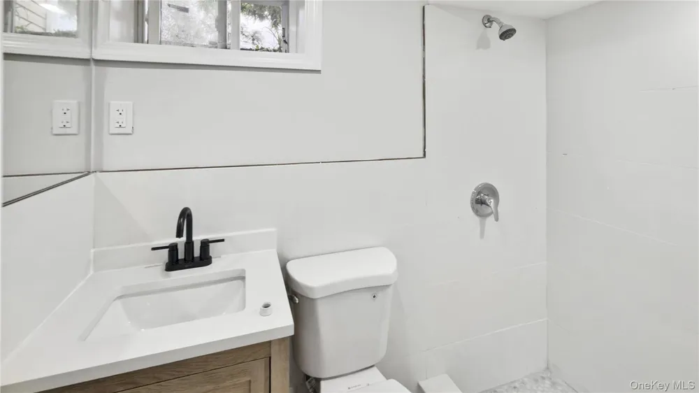 1180 Woodfield Road Rockville Centre, NY 11570