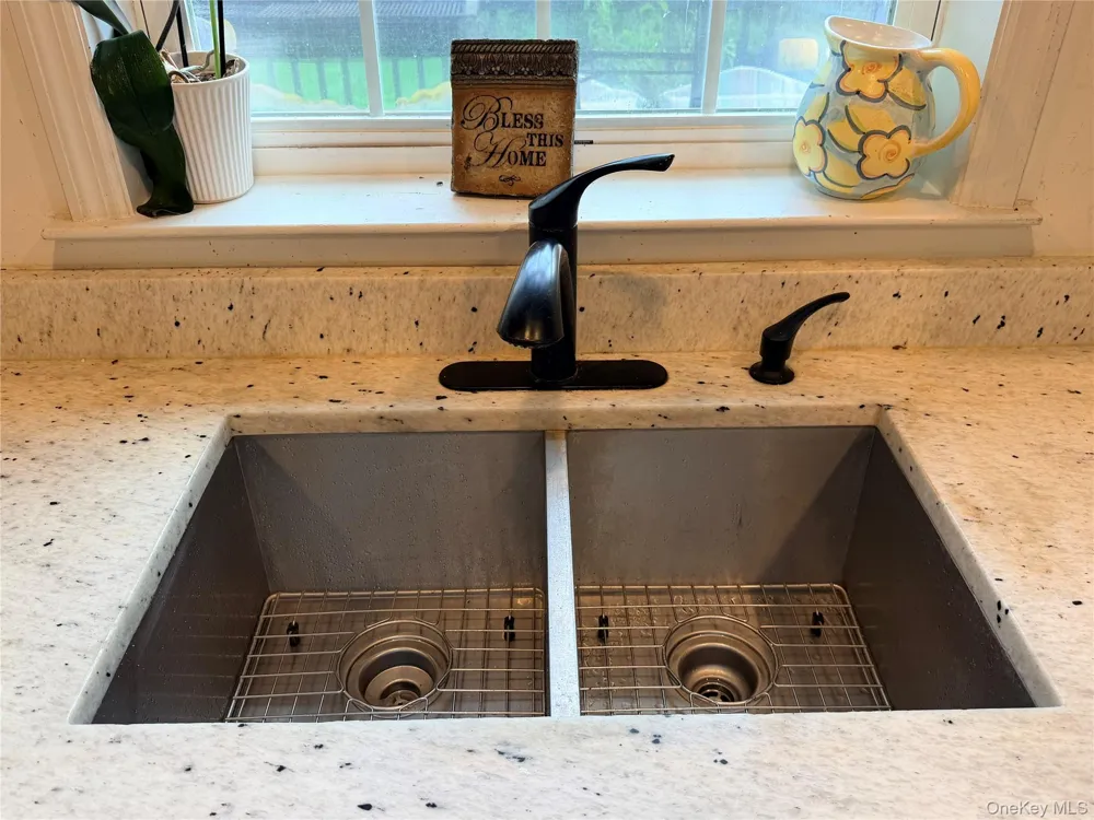 14 Clarks Lane Milton, NY 12547
