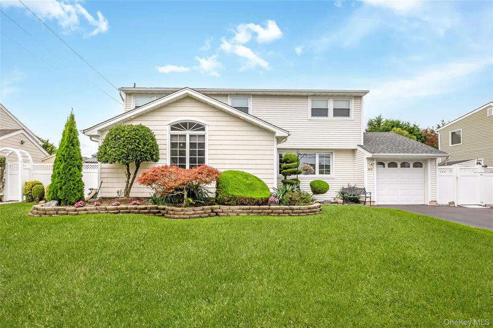 30 Swan Drive Massapequa, NY 11758