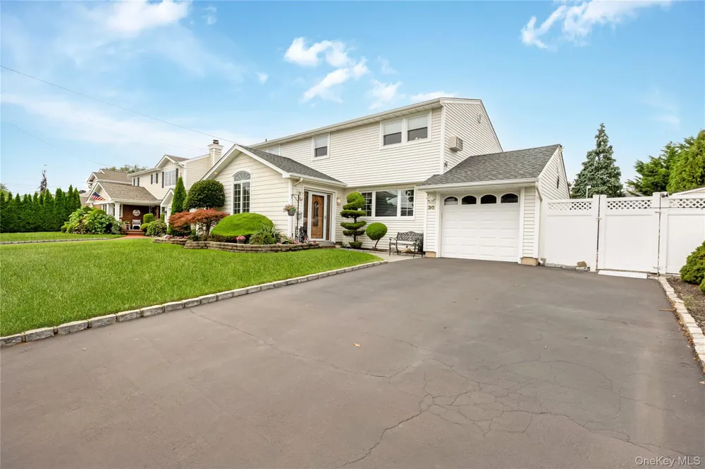 30 Swan Drive Massapequa, NY 11758