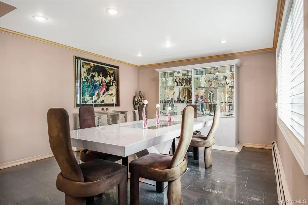 30 Swan Drive Massapequa, NY 11758