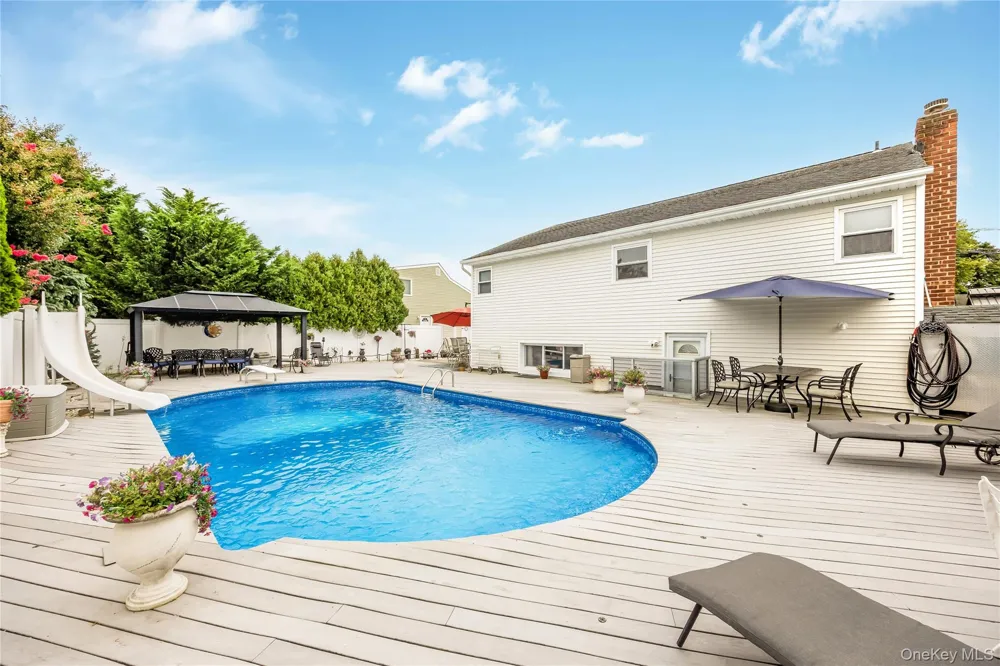 30 Swan Drive Massapequa, NY 11758
