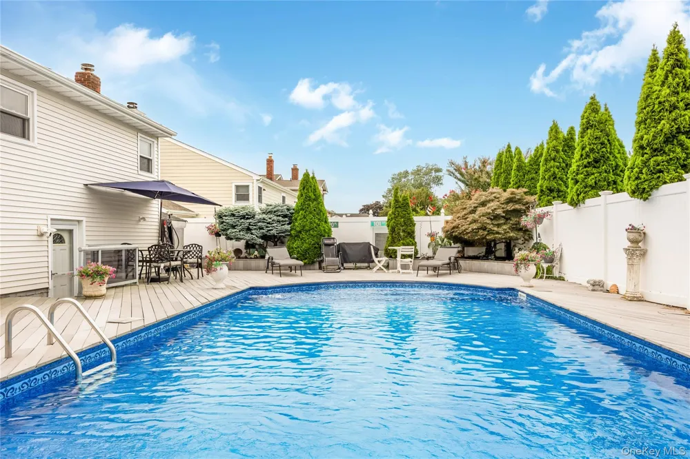 30 Swan Drive Massapequa, NY 11758